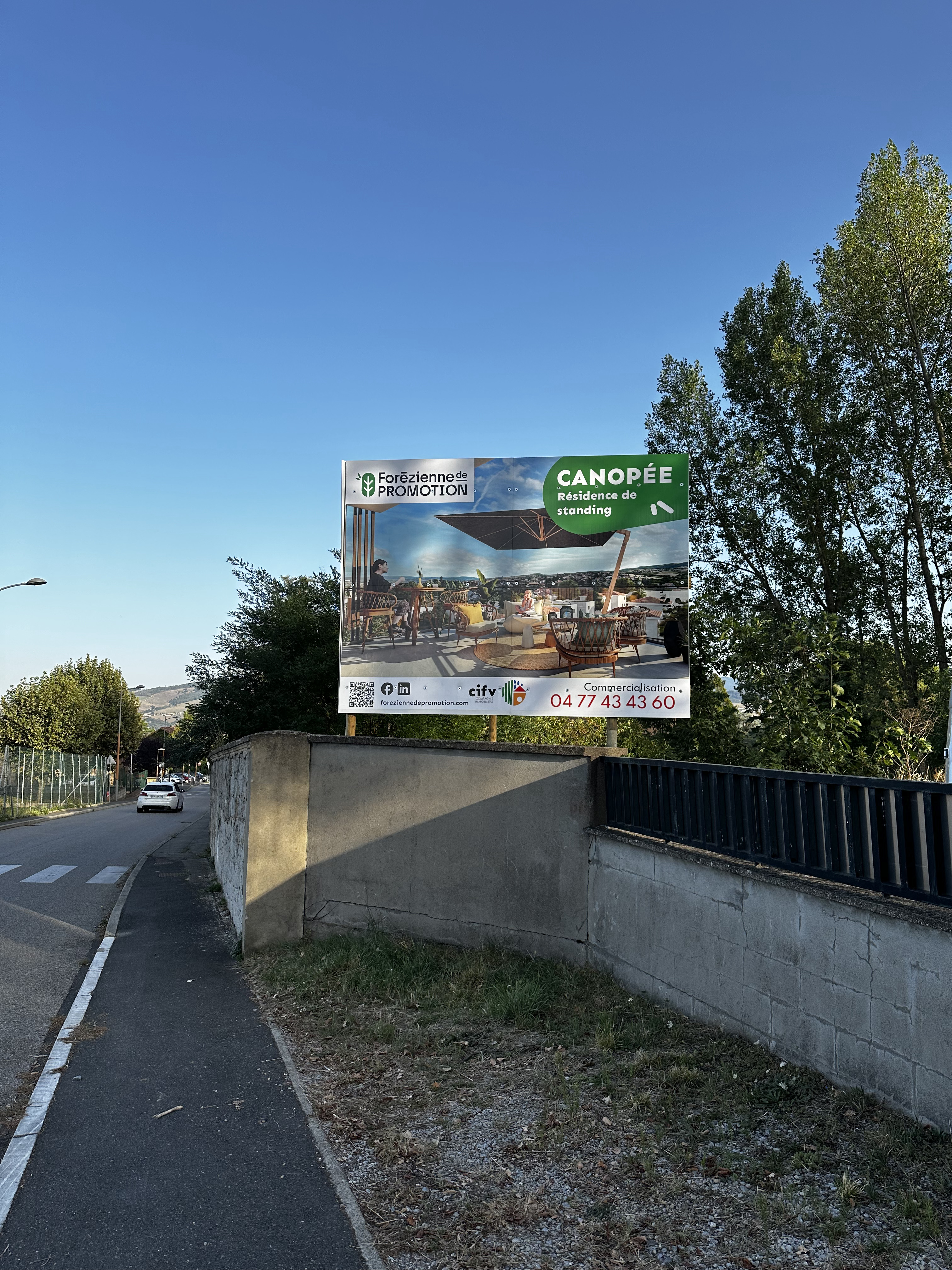 Panneau Publicitaire - Totem et signalétique - Fabriqués et posés par Graphic Enseignes